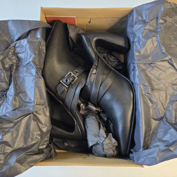 Elegant Black Women's Mules - Picture 11 of 11